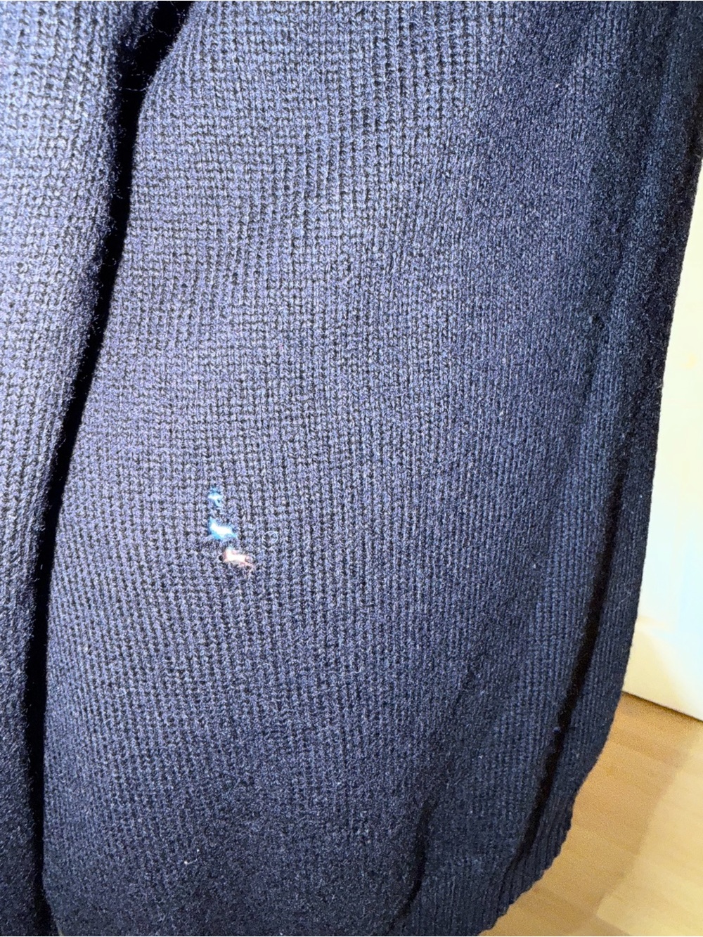 100% Lambswool Men's Navy Blue Sweater - Classic Knit